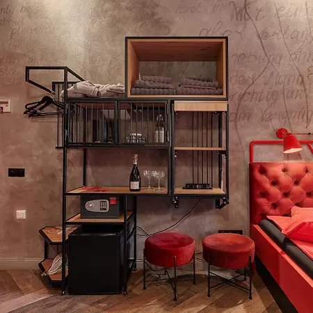 Masoch. & Cafe Hotel